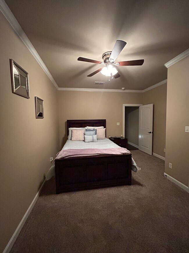Foto del edificio - 8901 Meadow Gardens Cir