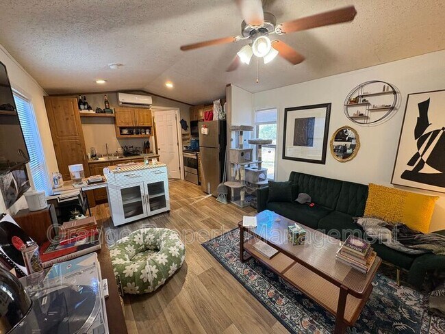 Foto del edificio - 910 Cedar Village Ln