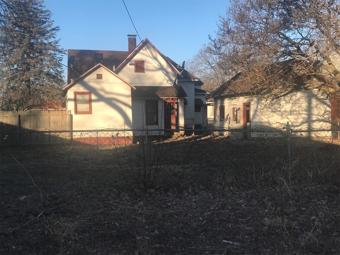 Primary Photo - 211 N Main St