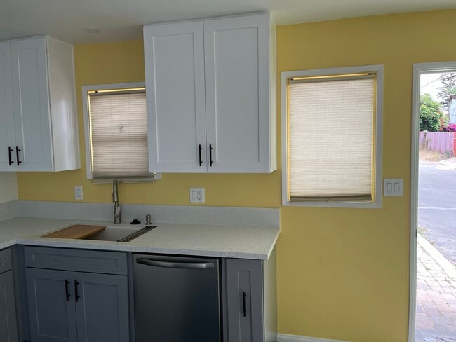Building Photo - 4826 Dawes St