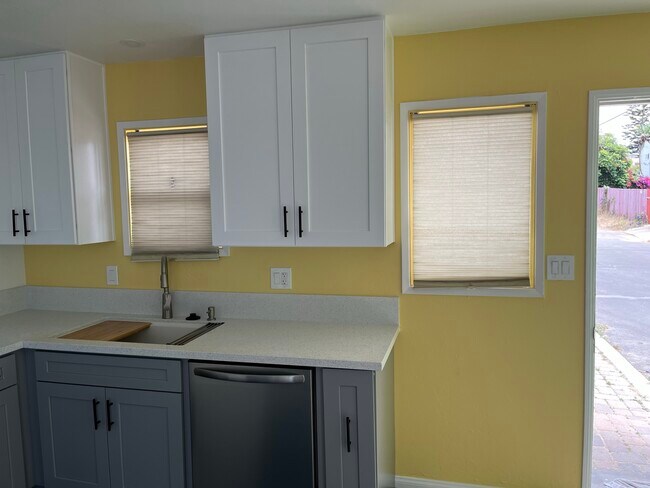 Foto del edificio - 4826 Dawes St
