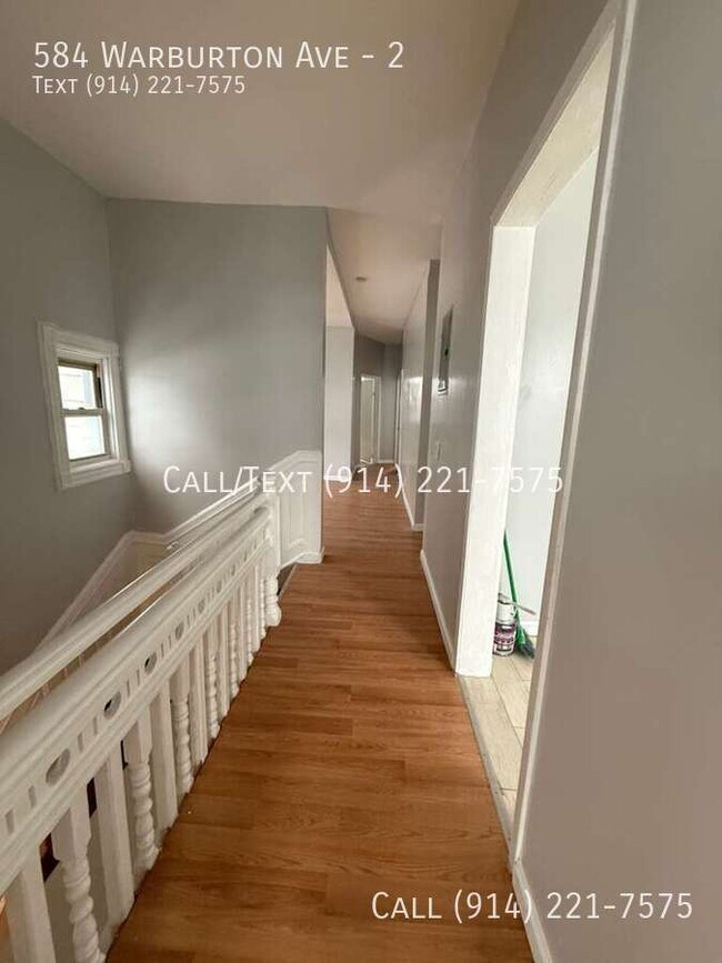 Foto del edificio - 584 Warburton Ave