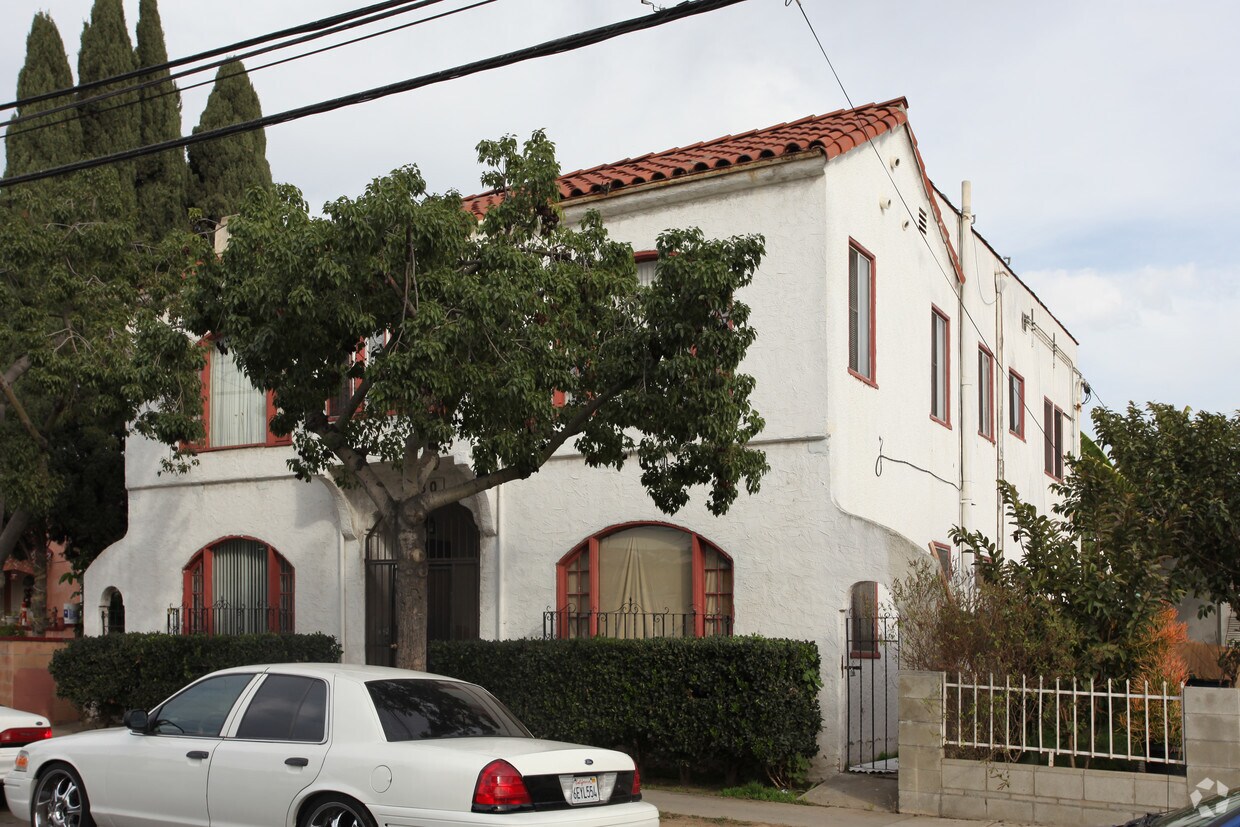 Primary Photo - 1030 Walnut Ave