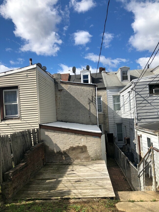 Building Photo - 3 bedroom 1 bath