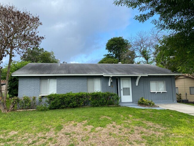 Building Photo - 12421 Trailing Oaks St