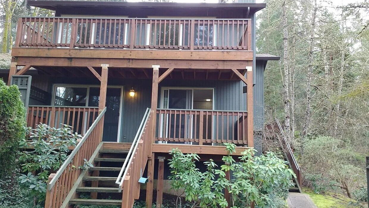 Foto del edificio - Two Story Tandem home with great privacy