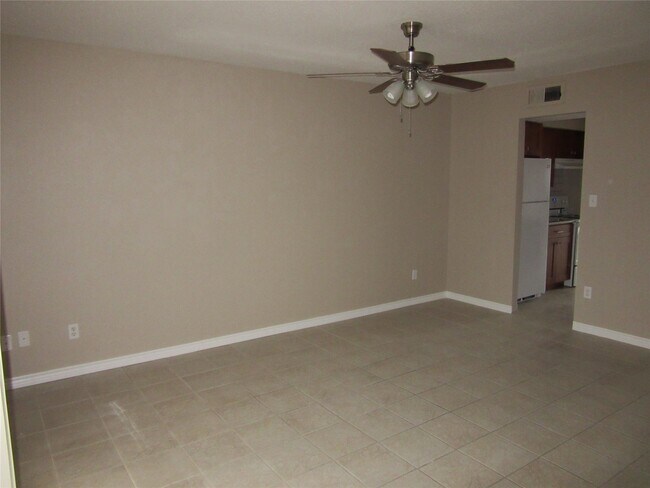 Building Photo - 6202 Skyline Dr