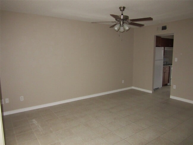 Building Photo - 6202 Skyline Dr