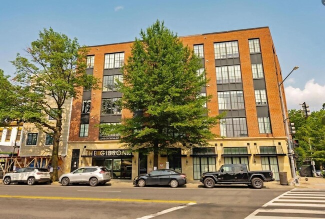 Building Photo - Sparkling in Petworth with Parking