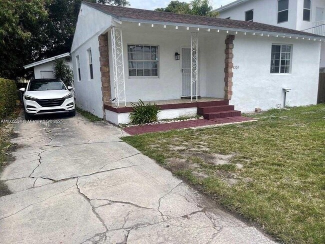 Building Photo - 1225 NW 45th St