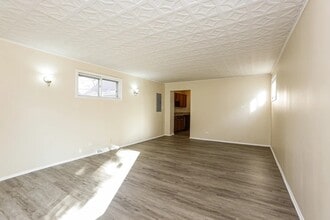 Building Photo - 8441 Lockwood Ave