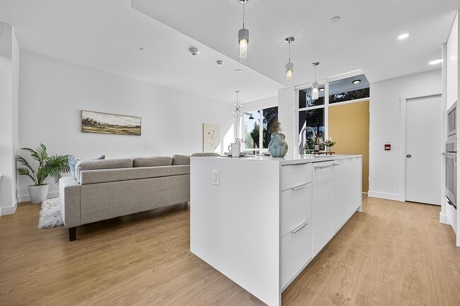 Photo du bâtiment - 13387 Old Yale Rd