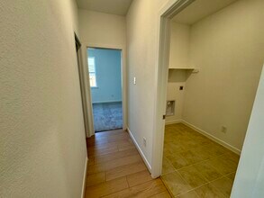 Building Photo - 9743 Lucky knot Ln