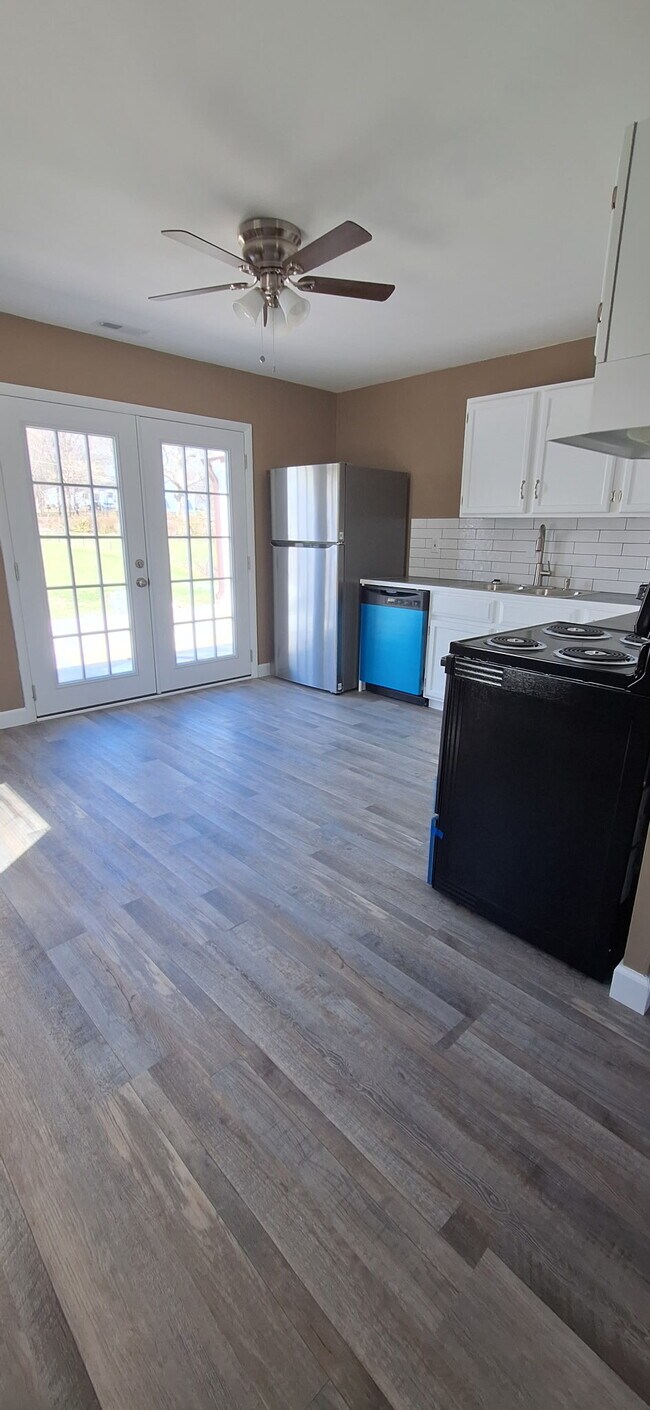 Foto del edificio - 404 E 3rd Dr S