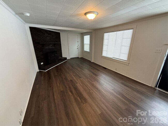 Foto del edificio - 94 Sumner Ave NW