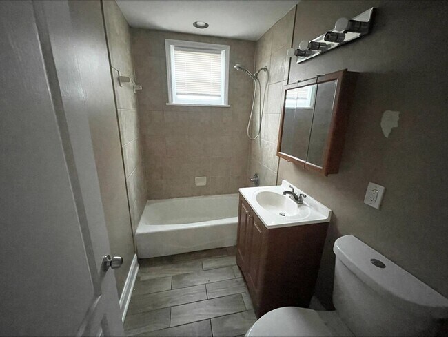 Foto del edificio - Cute two bedroom one bath with fenced yard...