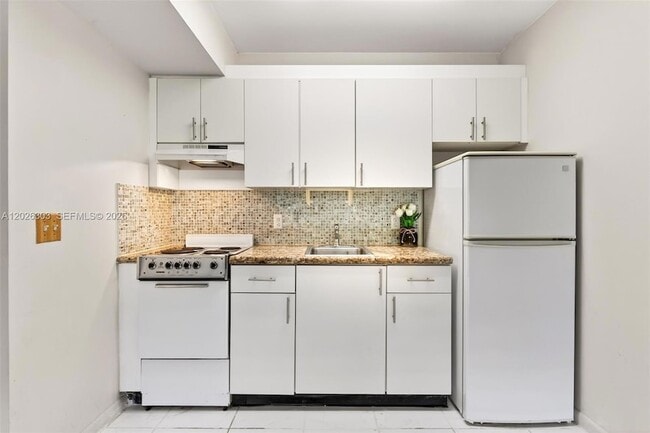 Building Photo - 1400 SW 124th Terrace