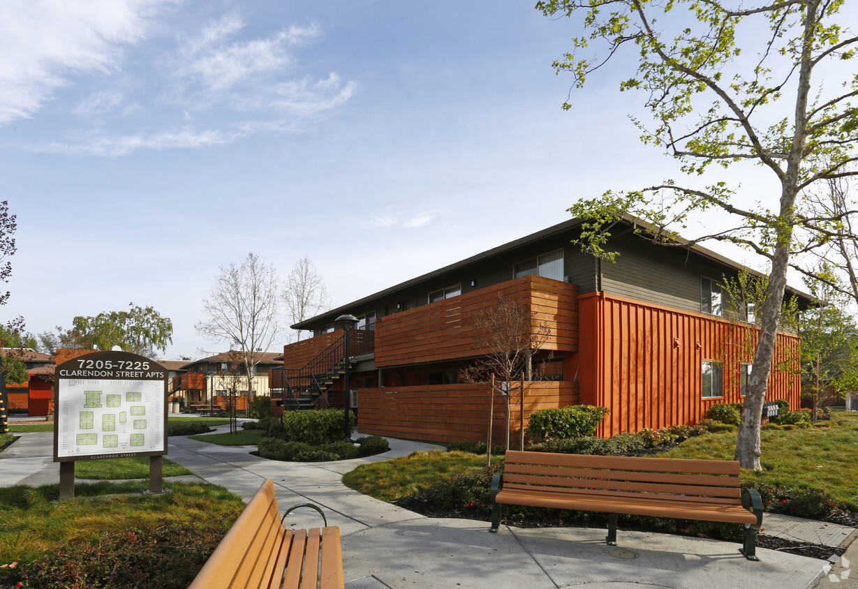 Primary Photo - Clarendon Street Apartments