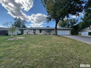 Building Photo - 3816 Ridgewood Dr