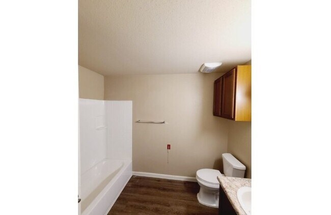 Building Photo - 602 W Commons St