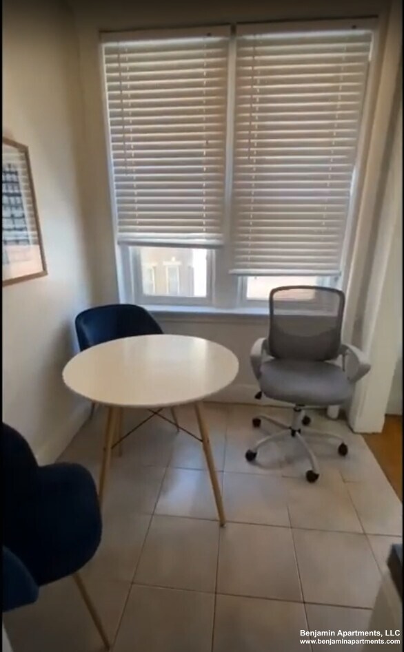 Foto del edificio - 121 Park Dr