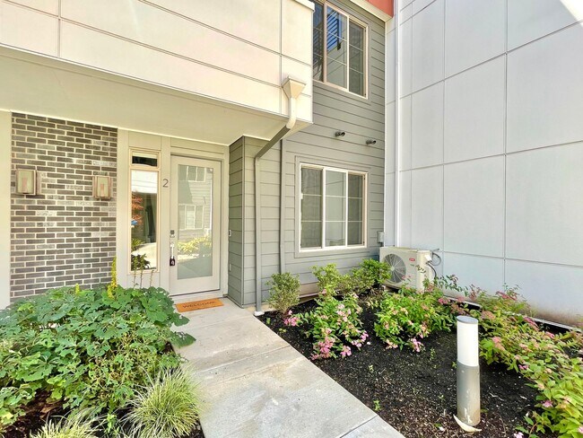 Building Photo - Great Townhome for rent
