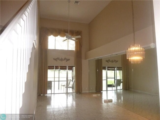 Building Photo - 7426 Pinewalk Dr S