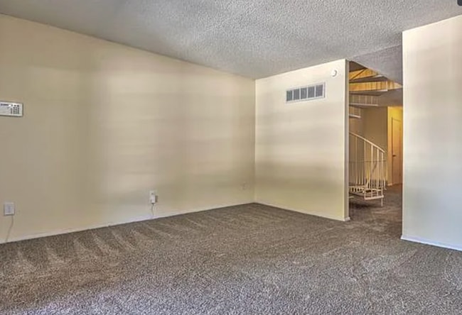 Building Photo - Beautiful Townhome for Rent!