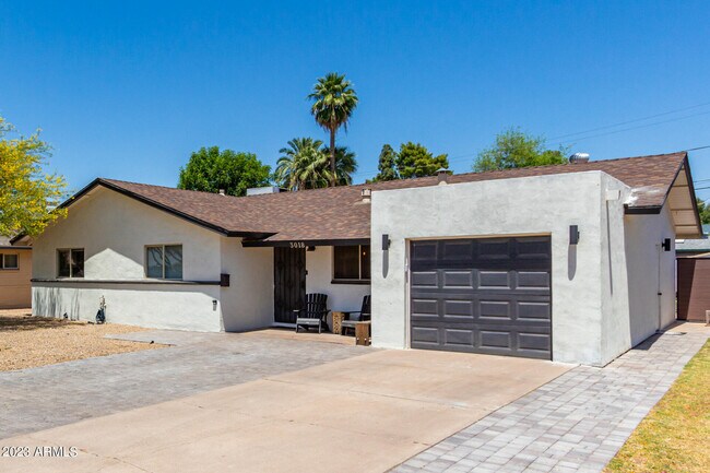 Building Photo - 3018 E Earll Dr