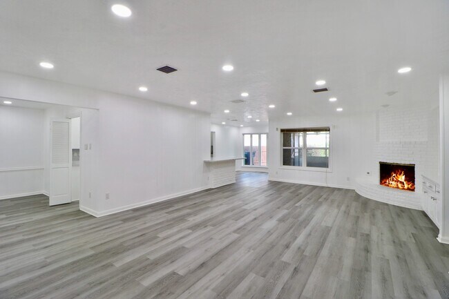 Foto del edificio - 9807 Braewick Dr