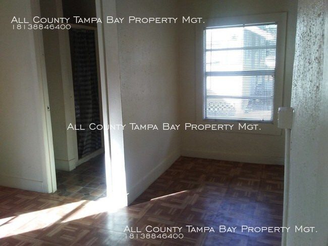 Building Photo - Quaint Studio Apartment on the first floor