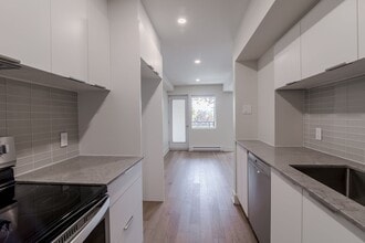 Building Photo - 37 Roosevelt Ave