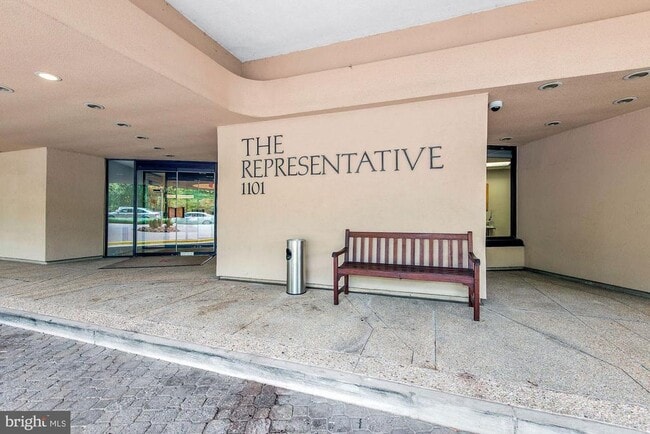 Building Photo - 1101 S Arlington Ridge Rd