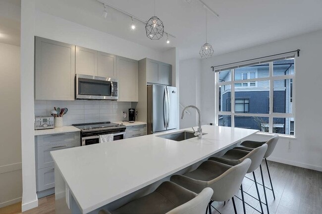 Photo du bâtiment - 16433 Watson Dr