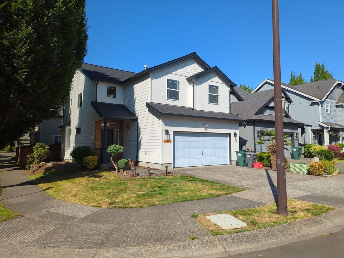 Primary Photo - ** A must see Lovely home in Hillsboro **