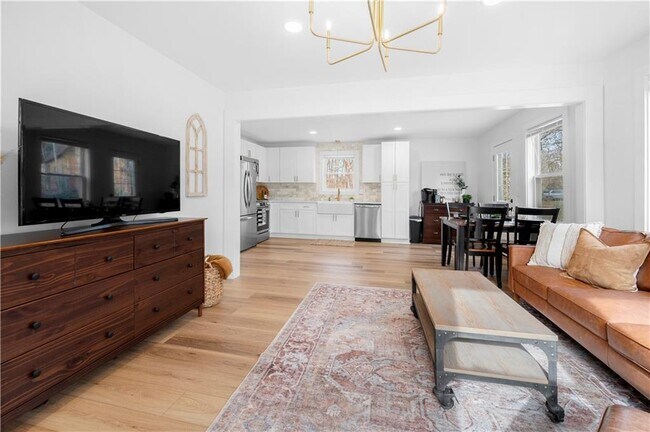 Building Photo - 150 Sweetwater St