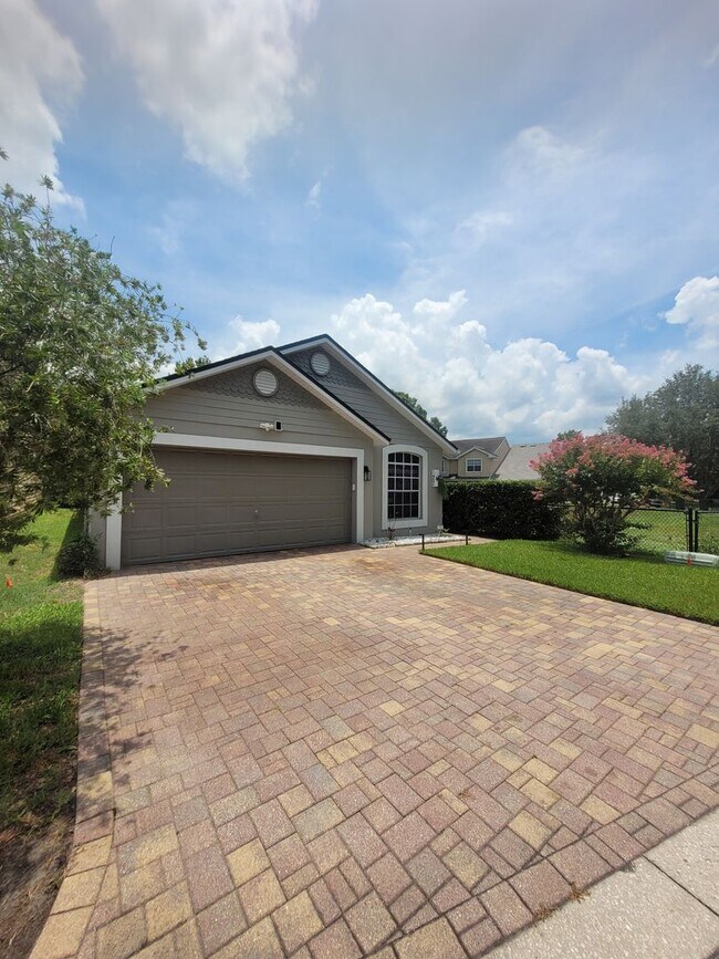 Photo - Modern 3 Bed, 2 Bath Home in Chelsea Parc ...