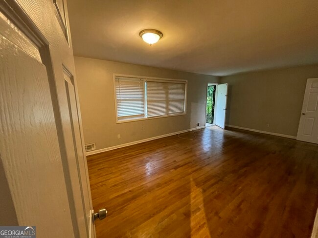 Building Photo - 5251 W Fayetteville Rd
