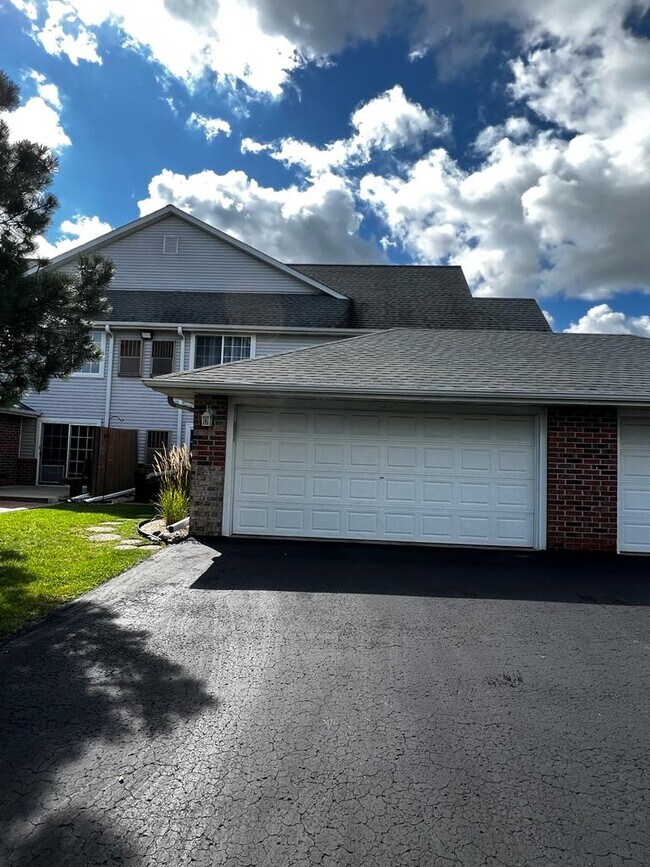 Building Photo - 160 W Aspen Ct