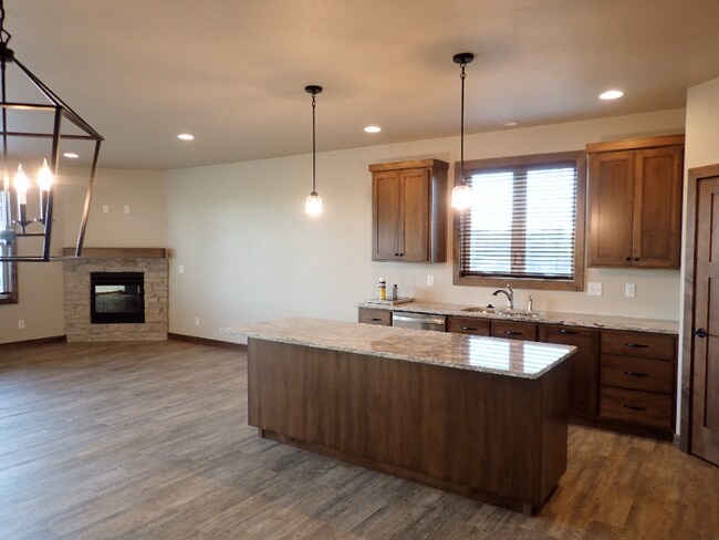 Building Photo - N973-N975 S Magdalyn Ct