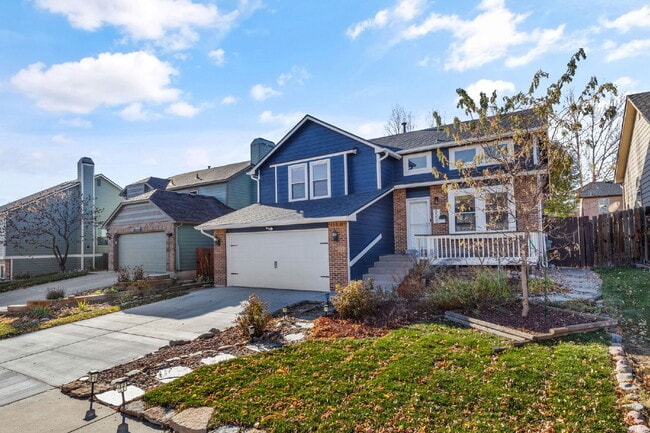 Foto del edificio - Beautiful 4 Bedroom Home with Backyard The...