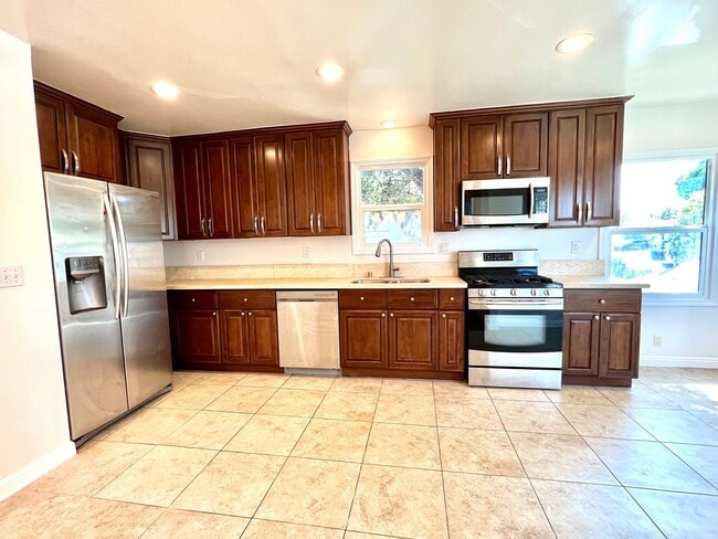 Foto del edificio - Quiet and Charming West LA Home!