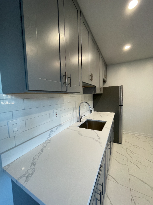 Building Photo - 3985 Saxon Ave