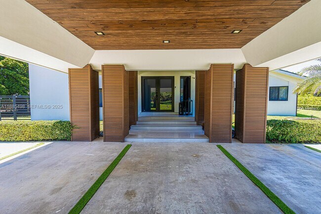 Building Photo - Southwest 89th Place, Miami, FL 33176 - 6 BR 4 BA single-family home