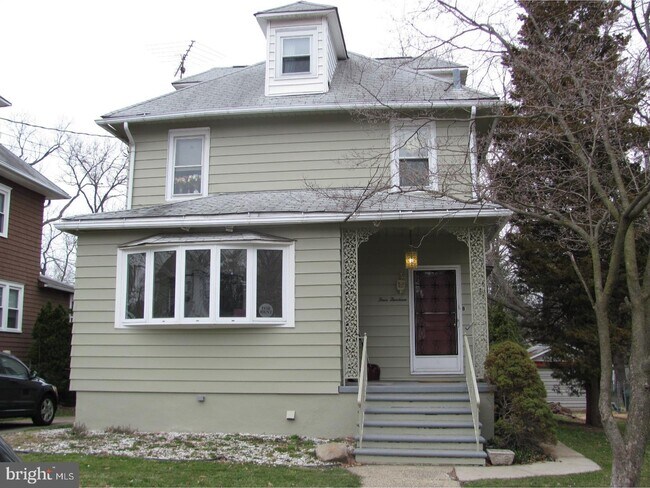 Building Photo - 413 Maple Ave