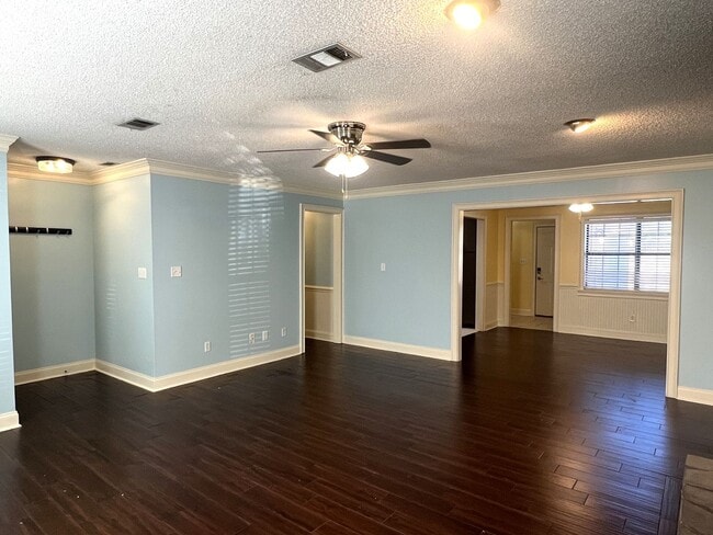 Building Photo - Great Home in Dove Cove Subdivision