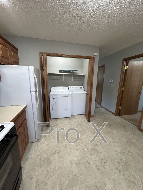 Building Photo - 109 E Kansas St