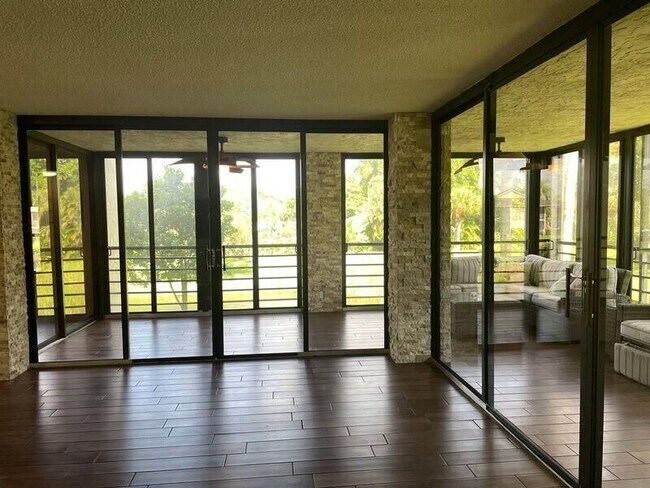 Building Photo - 7582 Regency Lake Dr