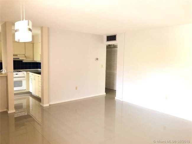 Foto del edificio - 7711 Miller Dr