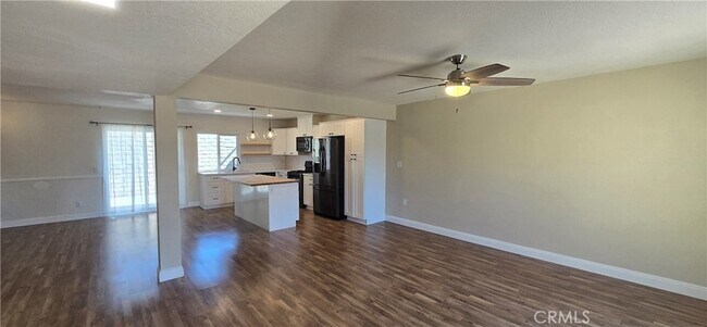 Foto del edificio - 751 Vía Los Santos